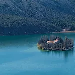 Casa de Férias Holiday Home Skelin II Drinovci