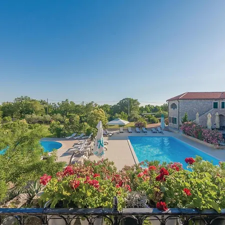 Casa de Férias Holiday Home Skelin II Drinovci