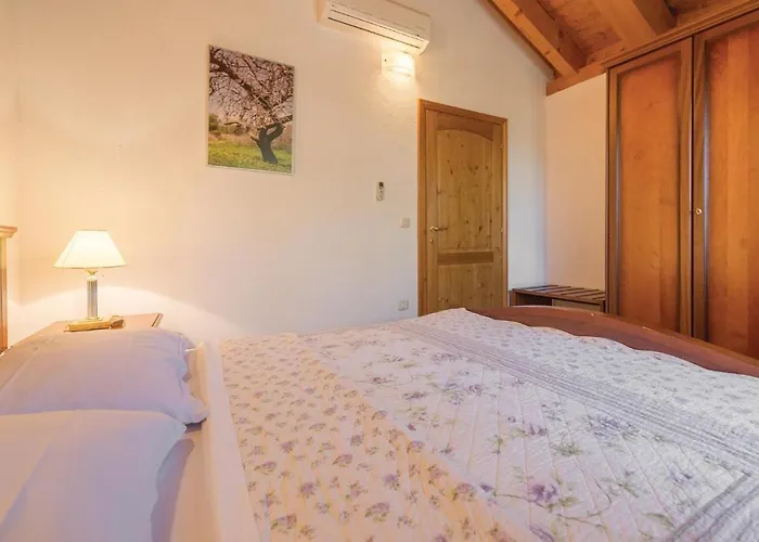 Holiday Home Skelin II Casa de Férias *